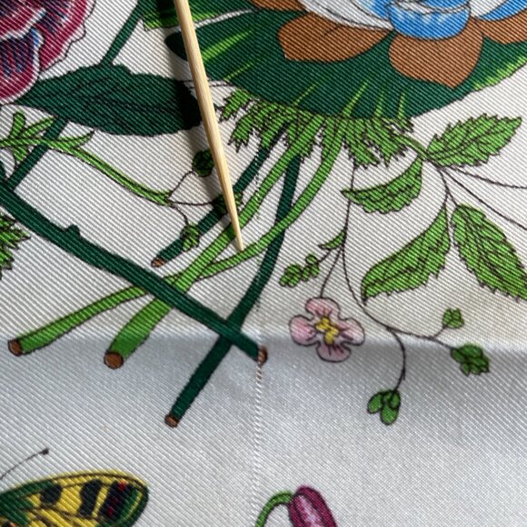 Vintage Gucci Flora Silk Scarf - Picture 8 of 15